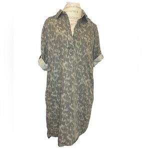 Philosophy loose,straight cut shirt dress camouflage print.
